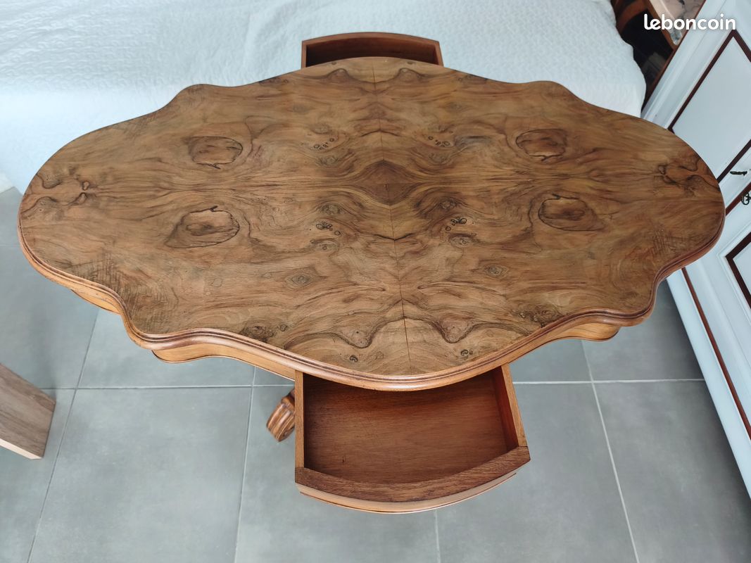 Table violon en bois massif avec pied central (image 4)