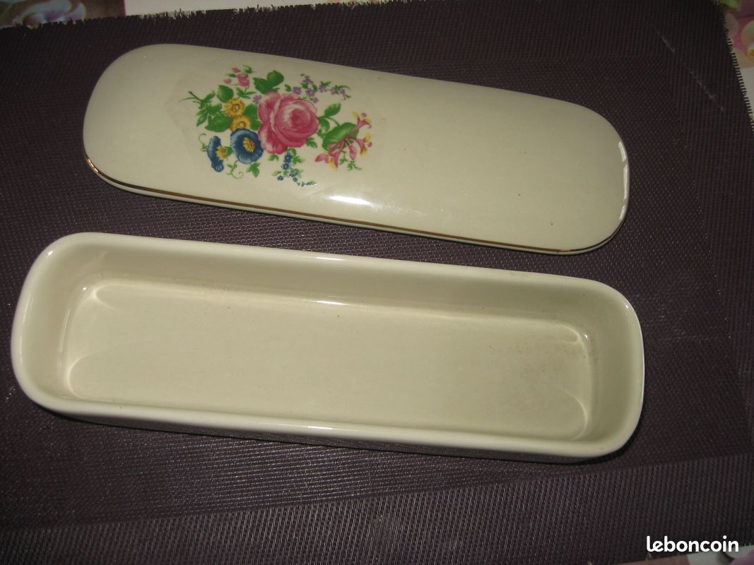ANCIENNE BOITE À grillons en porcelaine EUR 5,00 - FR