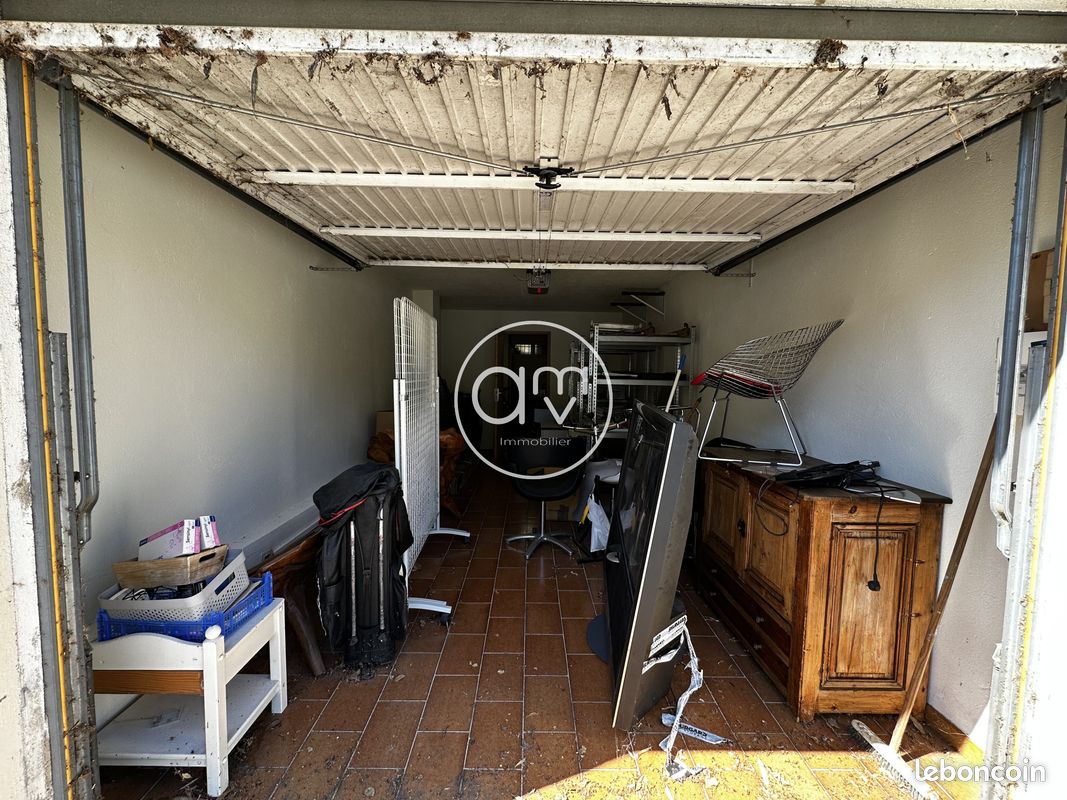 Parking 38 m² · à Toulon · 38 m² · 450 €