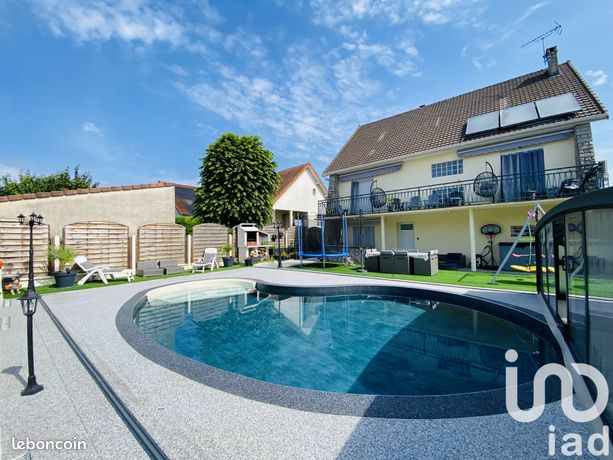 Maison 10 pièces 247 m²