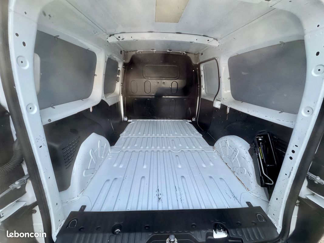RENAULT KANGOO EXPRESS II (2) GRAND VOLUME GRAND CONFORT BLUE DCI 95cv 1ere main (image 5)