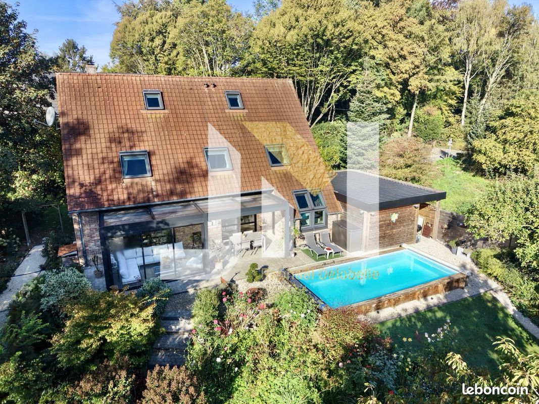Maison 8 pièces 205 m² · à Sebourg · 205 m² · 543 400 €