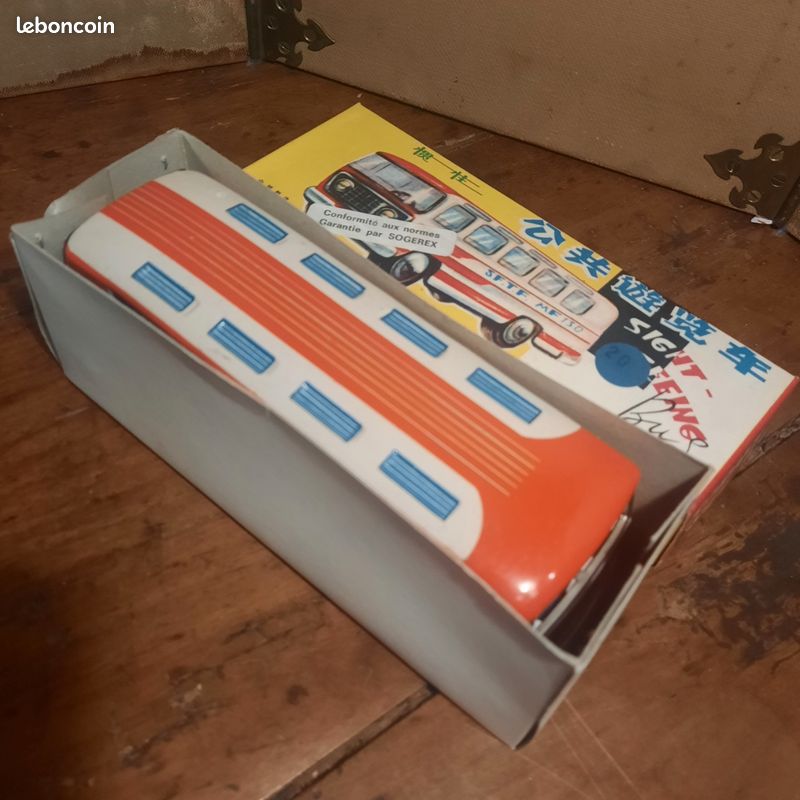 Joustra bus a friction en tôle lithographiée modèle holiday