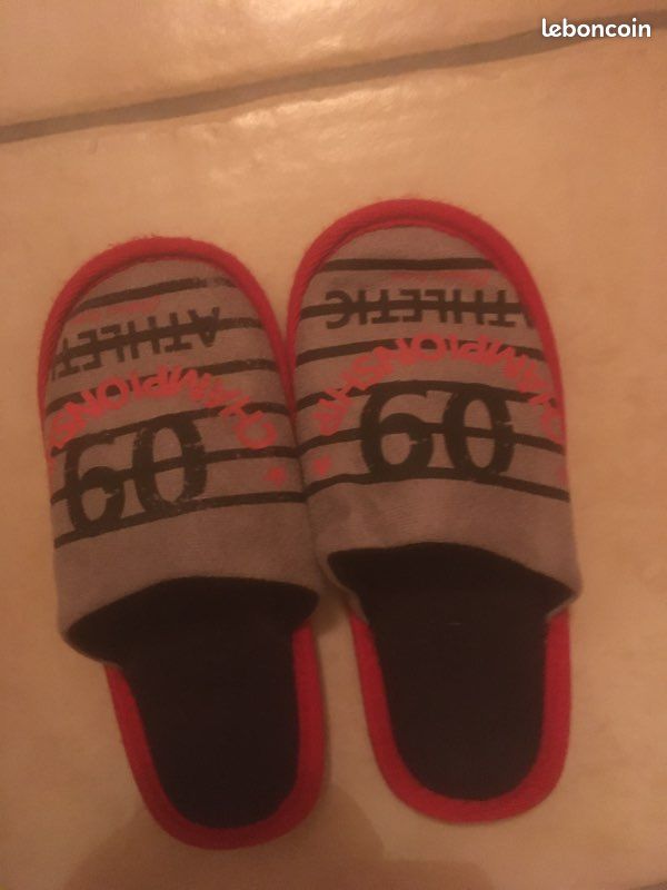 Chaussons taille 32 Neufs (image 1)