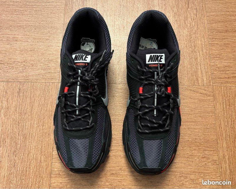 Chaussures Nike Zoom Vomero 5 Noir et Rouge (image 3)