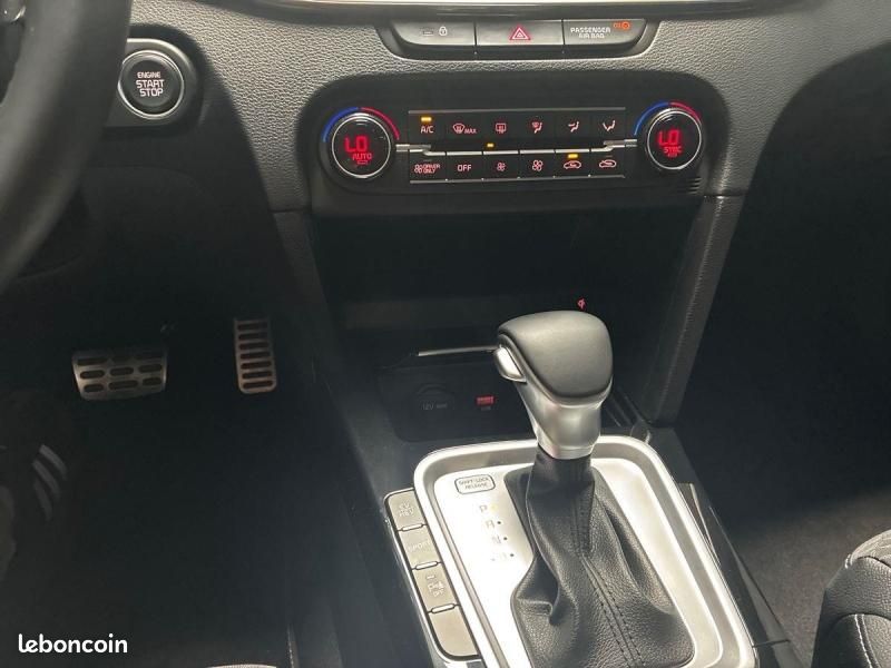 Kia XCeed 1.6 GDi 105ch + Plug-In 60.5ch Black & White Edition DCT6 MY22 (image 16)