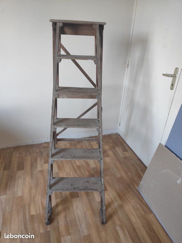 Escabeau en bois ancien (image 3)