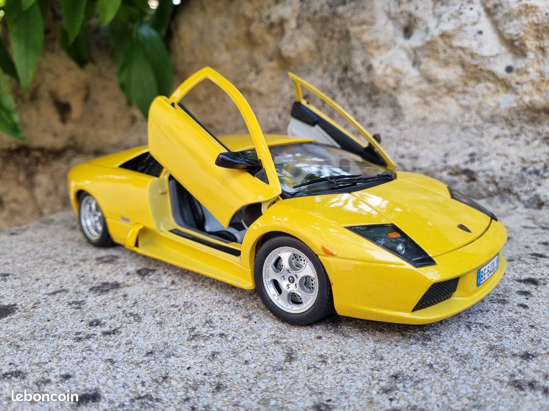LAMBORGHINI Murciélago JAUNE Bburago 1/18 en boîte