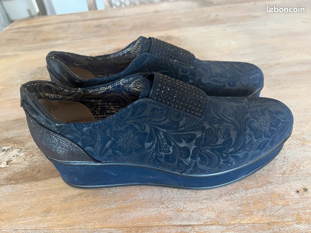 Chaussures bleues talon compensés (image 2)