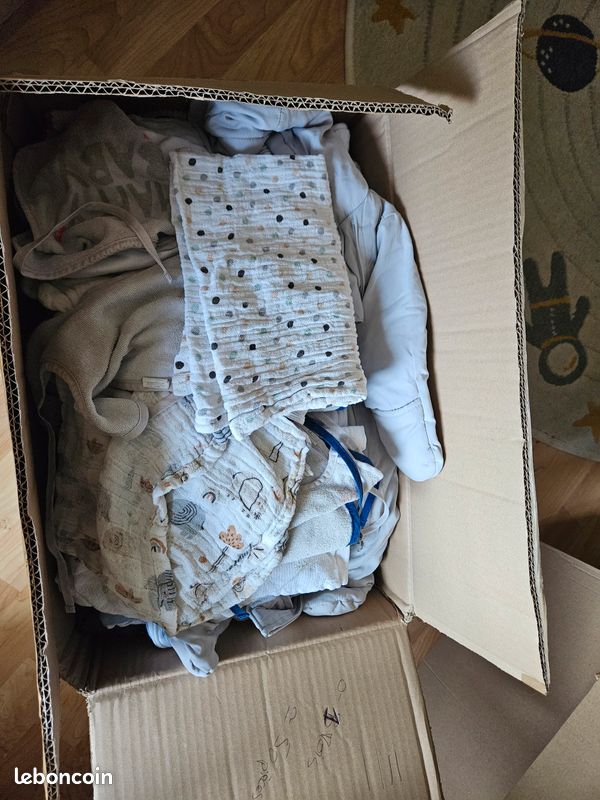 Lot Vêtements bébé 50 pièces 0-1 mois (image 1)