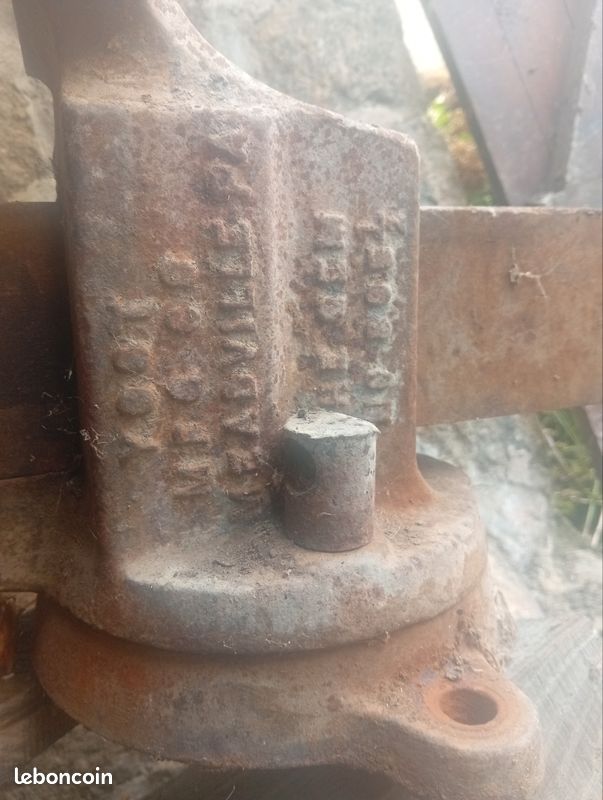Gros étau ancien d’établi fonctionnel – base tournante (image 3)