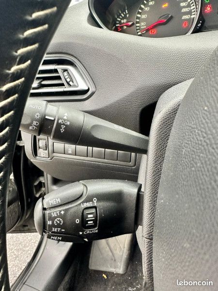 Peugeot 308 SW 1.5 BLUEHDI 130CH S&S STYLE (image 11)