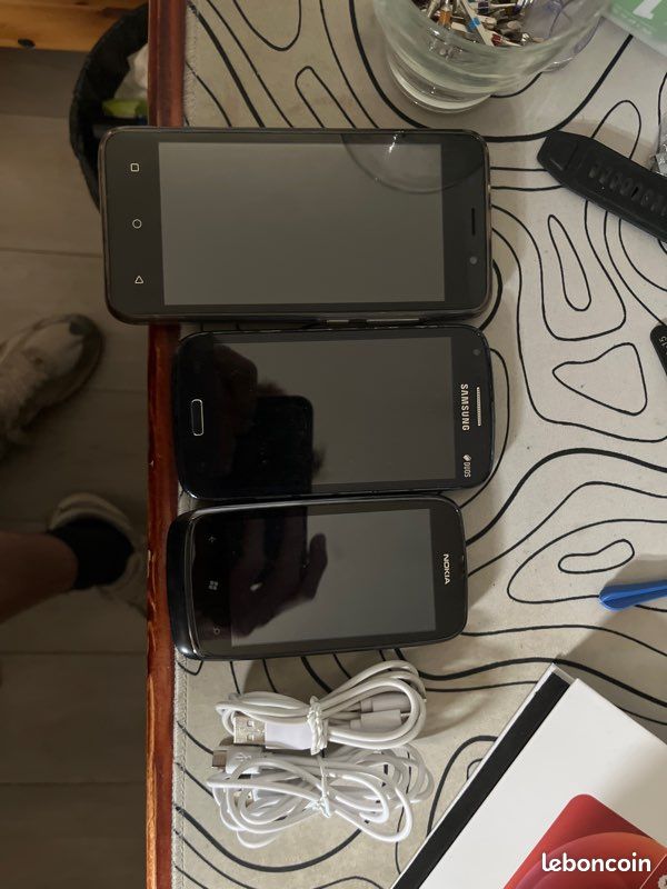 Lot de téléphone (image 1)