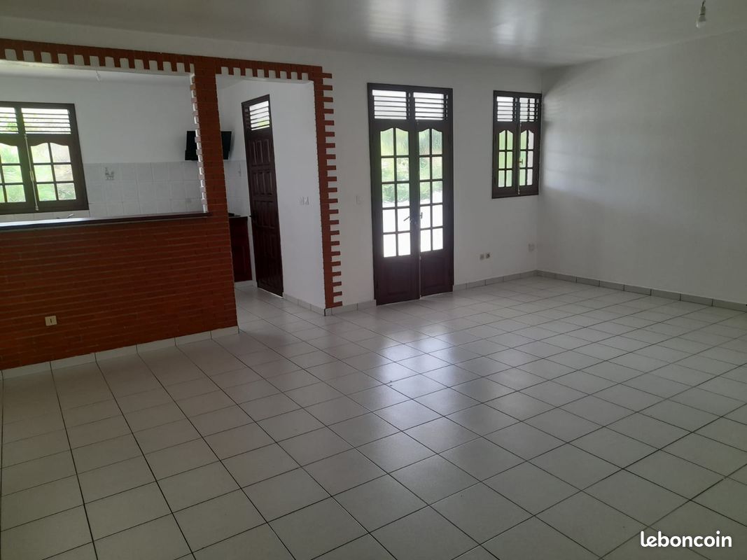 Appartement 3 pièces 81 m² · à Le Gosier · 81 m² · 1 050 €