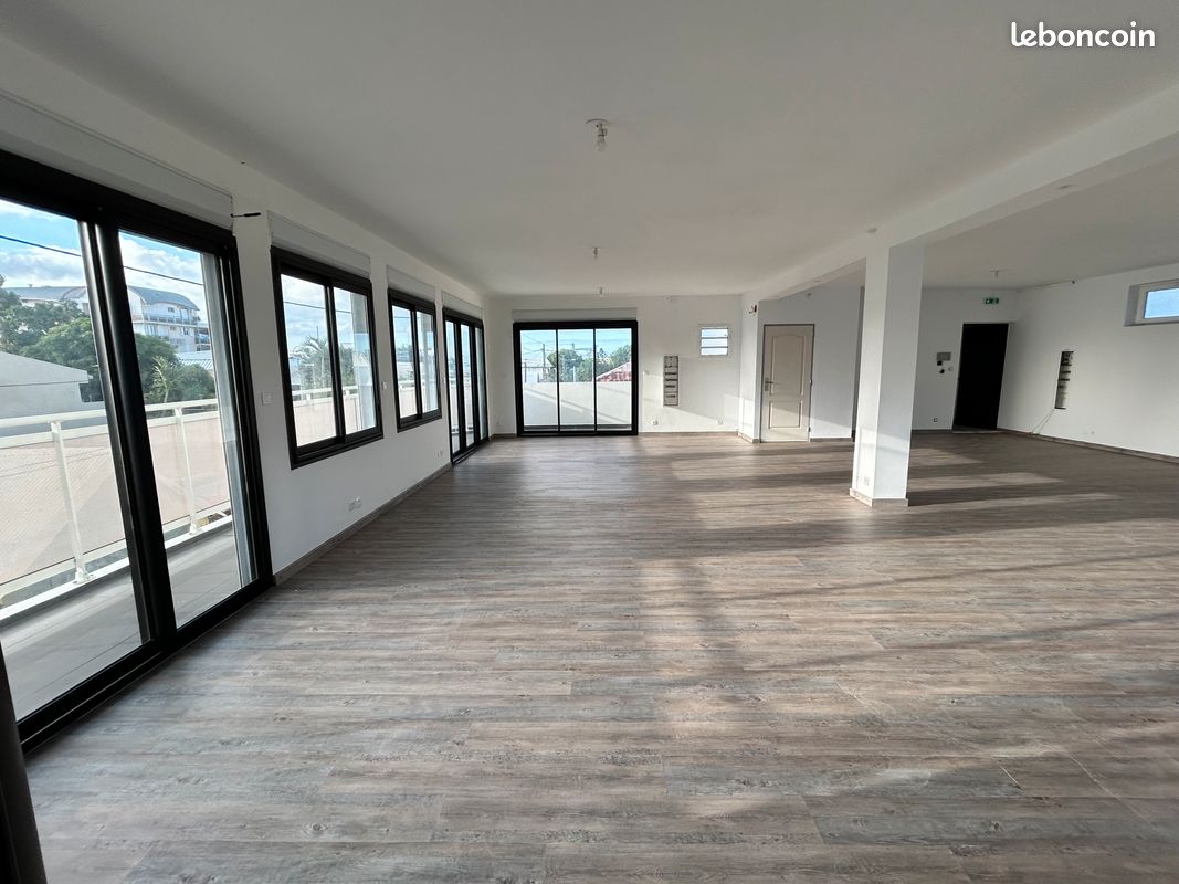 Bail commercial ou professionnel 100m2 Centre ville du Port - Idéal entreprise, bureau d'études, équipe projet, start'up (image 2)
