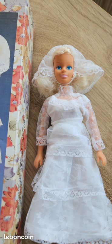 Robe De Poupée Ancienne Avec Dentelle, Chapeau Et Coiffe Bretonne - Pour Baptême Ou Mariée