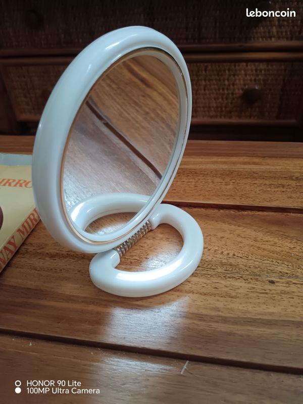 Miroir double sur socle vintage plastique blanc et doré (image 5)