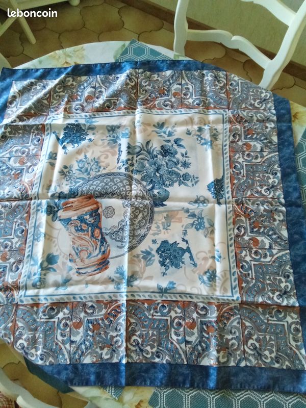 Grand foulard bleu (image 2)