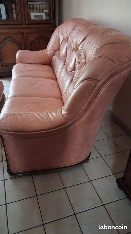 Canape 3 places convertible + pouf en cuir (image 3)