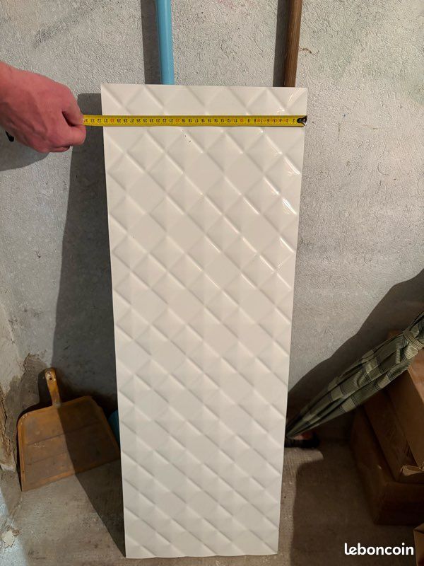 3 grandes dalles carrelages muraux PORCELANOSA 31x90 cm en relief - Blanc brillant (image 1)
