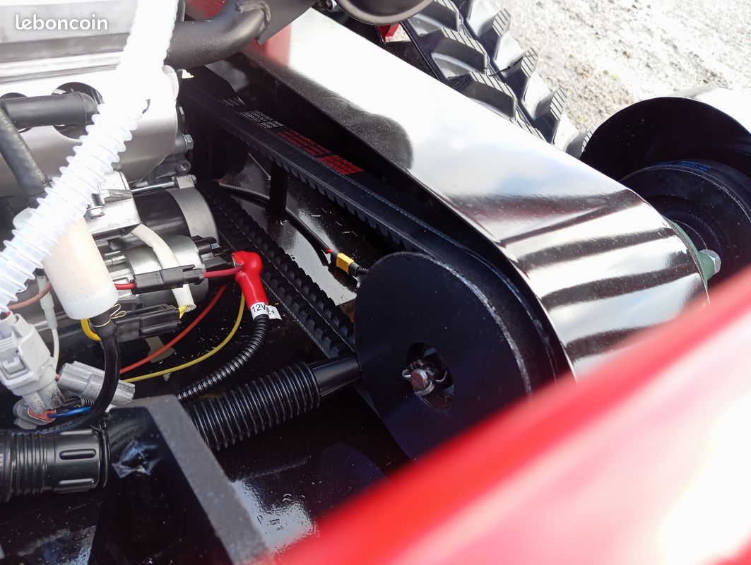 GRIZZLY 900F Robot-débroussailleur à chenilles radiocommandé avec rotor à fléaux, moteur Vanguard 23cv (image 4)