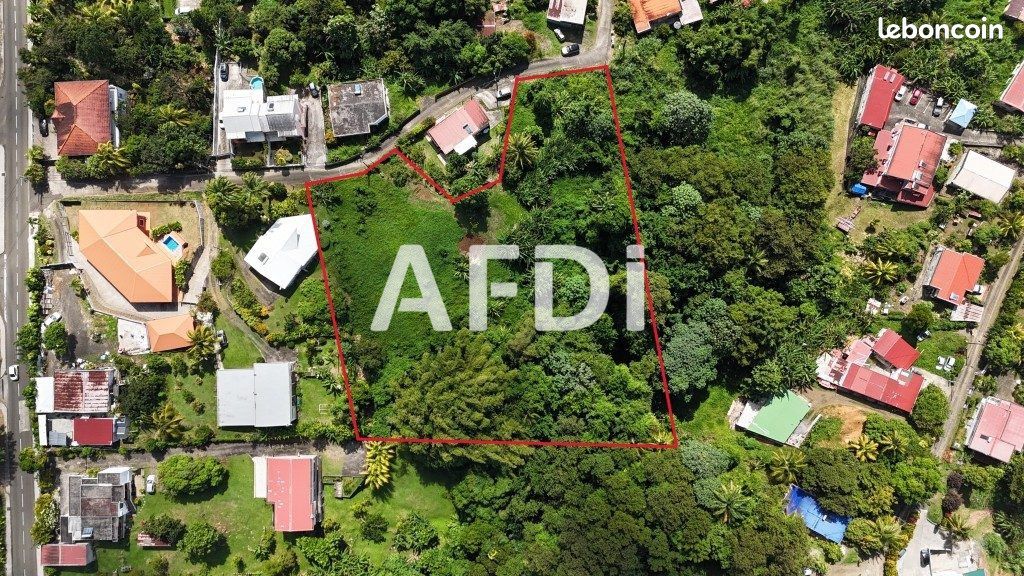 Terrain 5275 m² · à Fort-de-France · 5 275 m² · 425 000 €