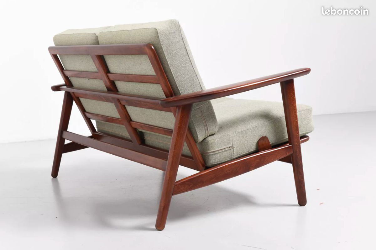 Canapé, 2 places gris et bois du célèbre designer danois Hans J.Wegner H67 x L126 x P75 (image 7)