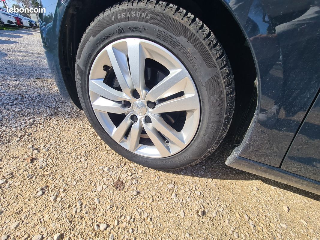 PEUGEOT 308 BlueHDi 100ch SS BVM6 Allure (image 20)