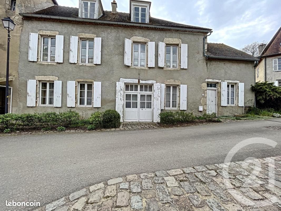 Maison 7 pièces 185 m² · à Verneuil-en-Bourbonnais · 185 m² · 98 000 €
