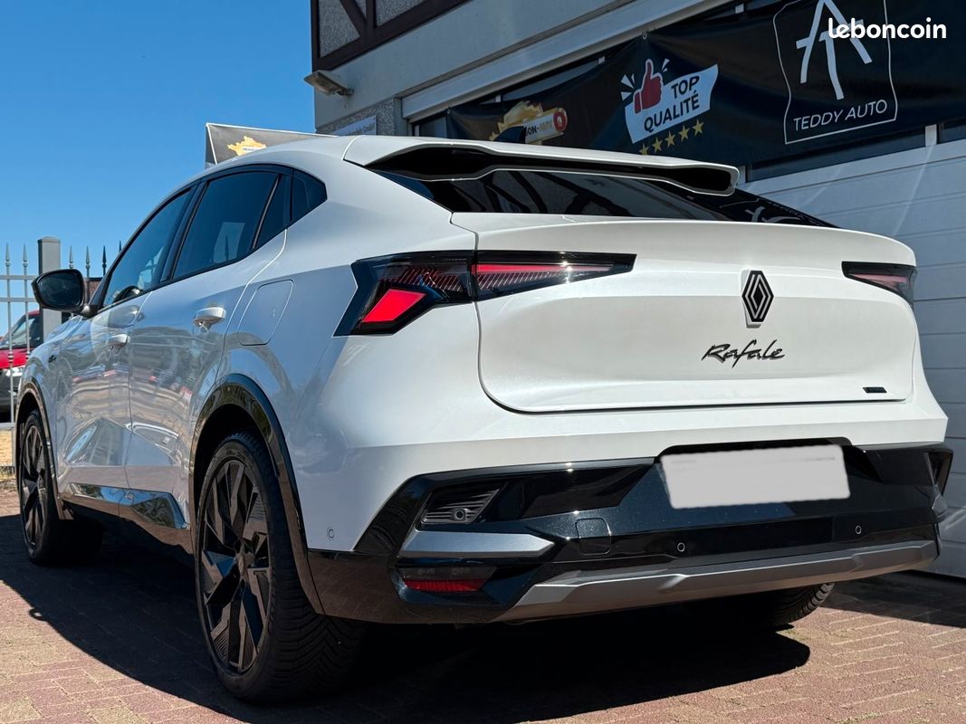 Renault RAFALE 1.2 E-TECH HYPER HYBRID 300 ESPRIT ALPINE 4X4 (image 2)