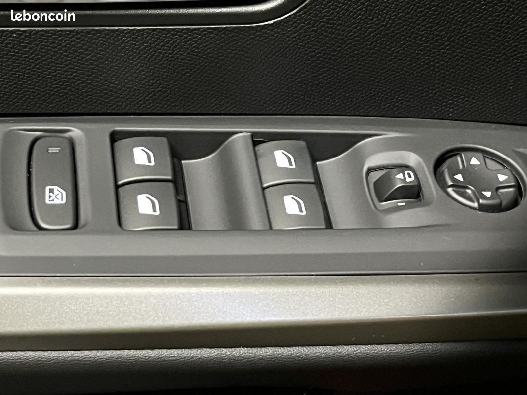 Peugeot 5008 allure hybrid 145ch e-dcs6 7 places / camera 360° faible kilometrage (image 16)