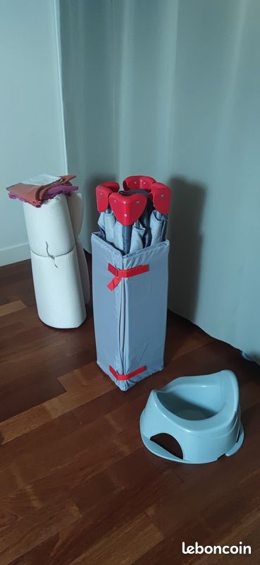Lit parapluie avec matelas+accessoires (image 2)