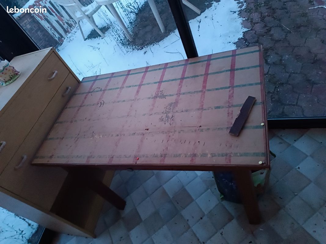 Donne table deDonne table
À venir récupérer sur place avant le 27 décembre car nous n'aurons pas le choix de les mettre à la déchetterie pour cause de travaux (image 1)