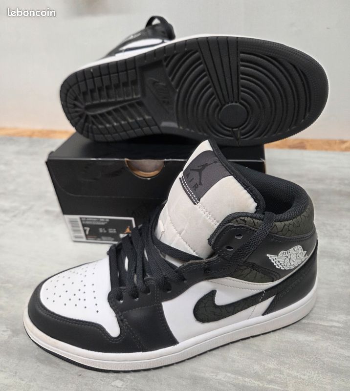 Chaussures NIKE AIR JORDAN MID SE Taille 40 Chaussures