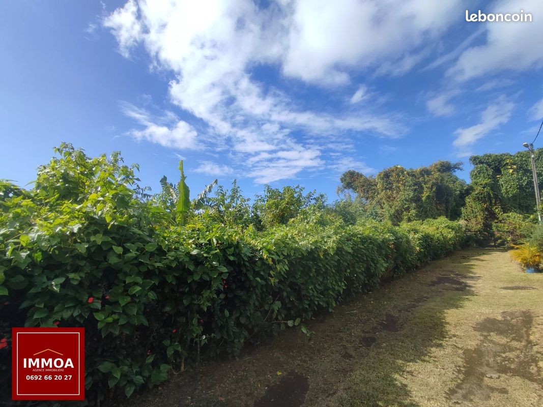 Terrain 400 m² Sainte-Anne (image 1)