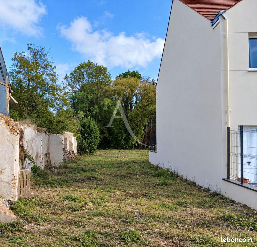 Terrain 710 m² · à Pontcarré · 710 m² · 235 000 €