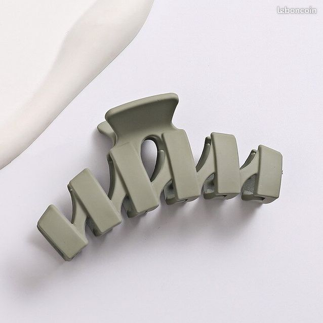 Picasso hair clip (image 3)