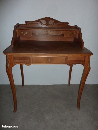 Ancien petit bureau en noyer (image 1)