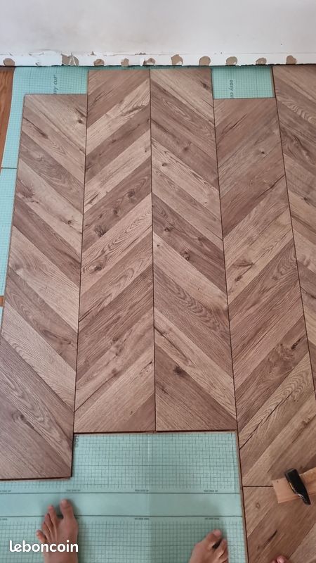 Parquet stratifié à clipser (image 1)