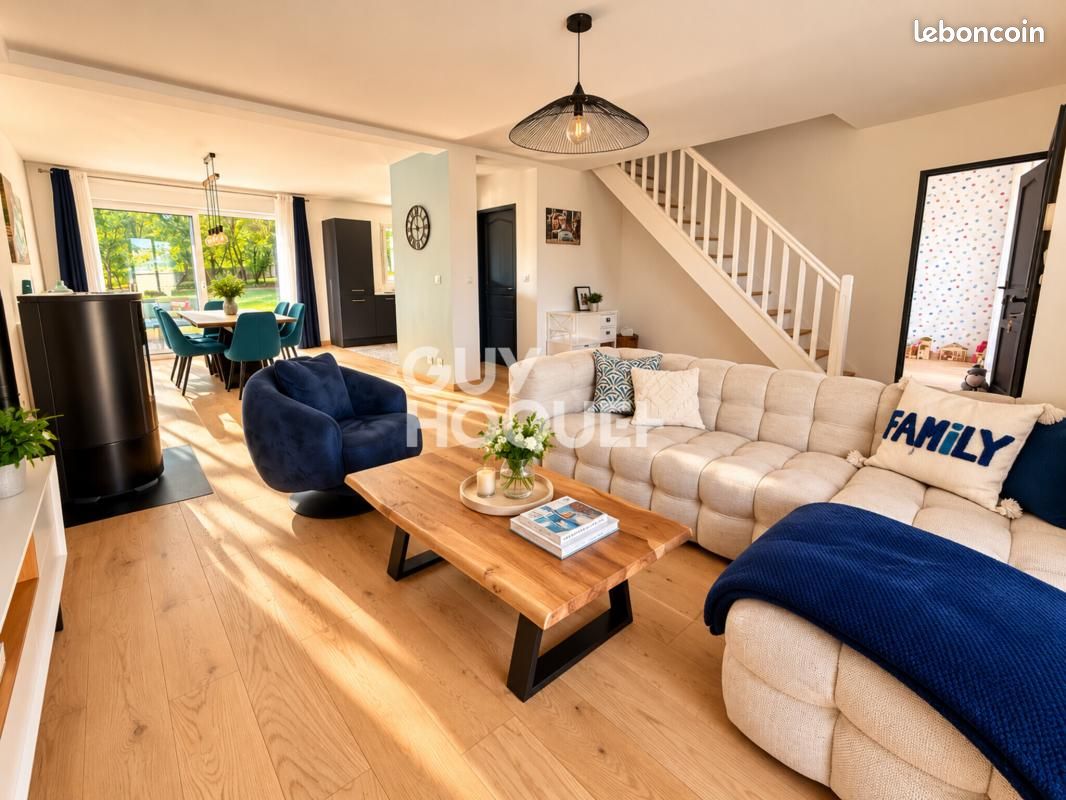 Maison 6 pièces 130 m² · à Villevaudé · 130 m² · 2 300 €/mois