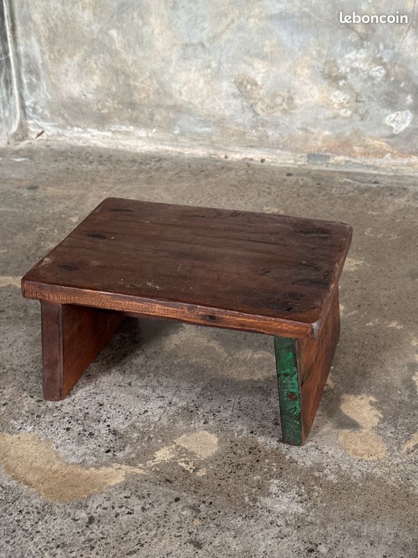 Petit tabouret d'appoint en teck upcyclé traces de chromie verte pied (3278) (image 1)