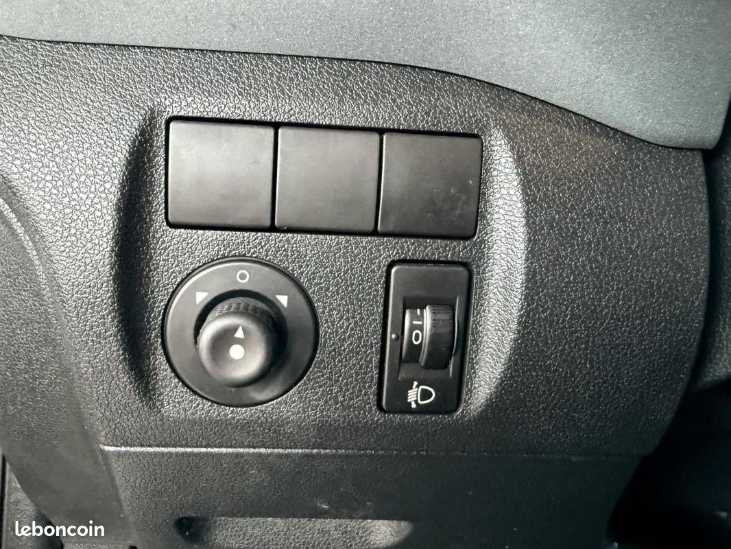 Peugeot Partner Tepee 1.6 HDI 92ch Family Gris (image 18)