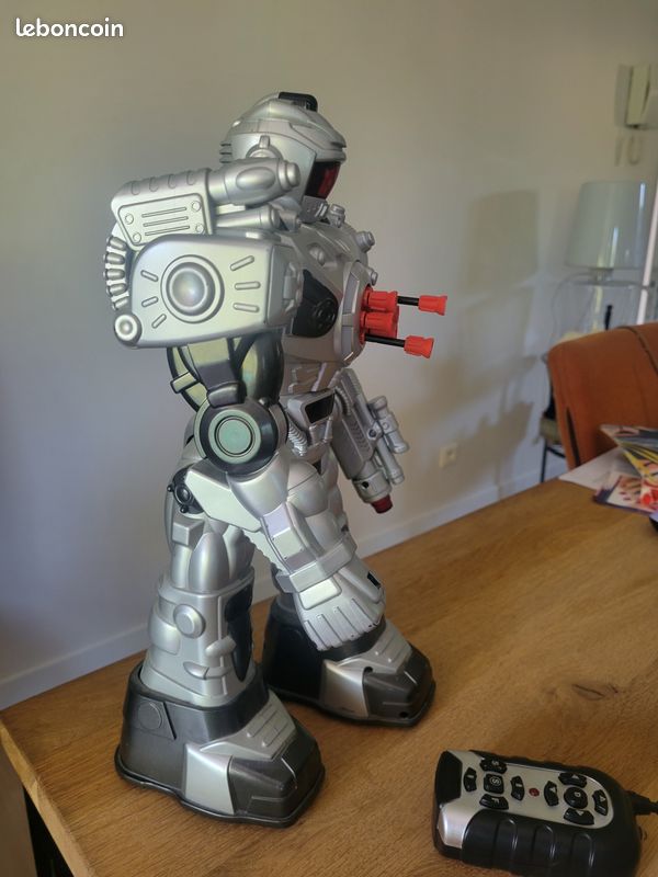 Robot lanceur de missiles (image 2)