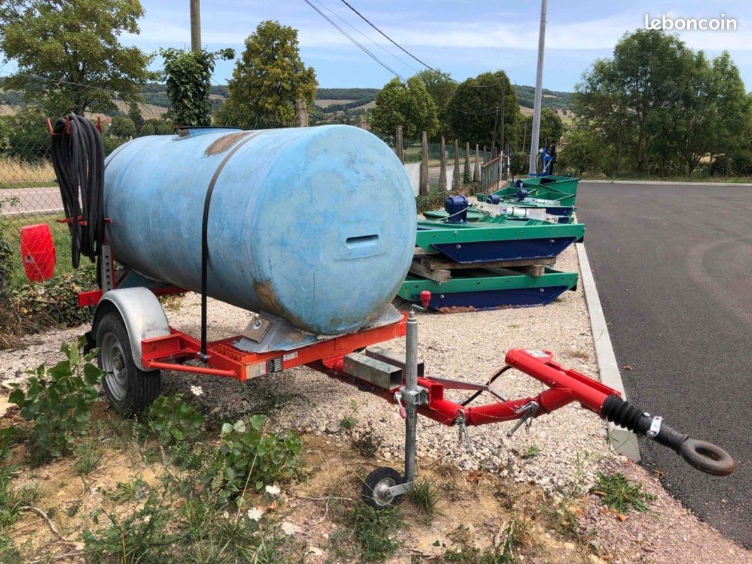 Tonne à eau galvanisée - Matériel agricole