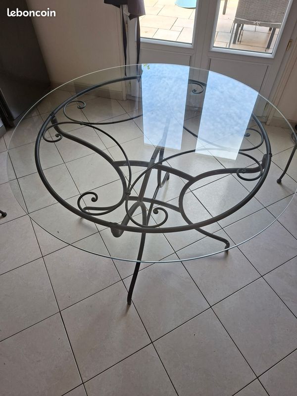 Table ronde (image 1)