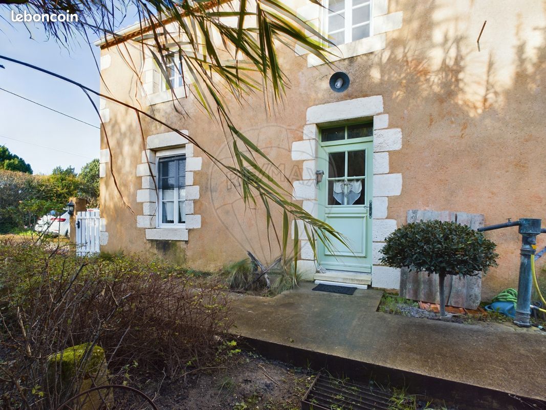 Maison 5 pièces 103 m² - Rochefort 17300 (image principale 1)