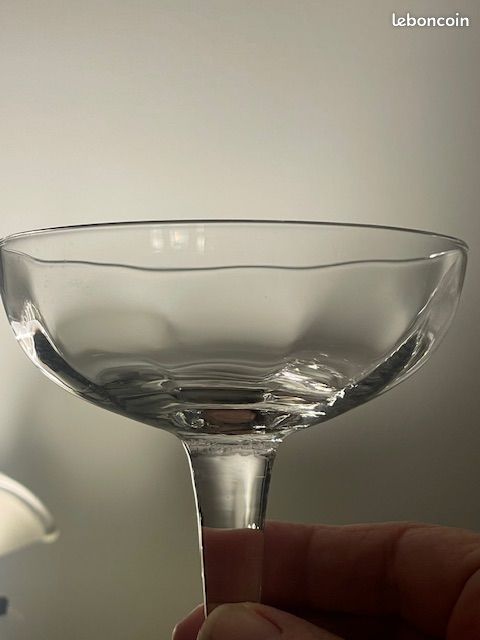 Coupe à champagne ancienne en verre soufflé (image 6)