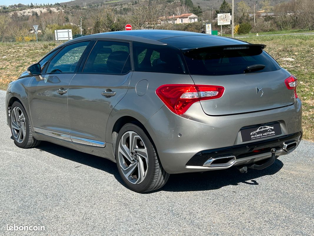 DS DS5 - 2.0 BlueHDI 180 Sport Chic - BVA / Caméra de recul et Aide au stationnement AV & AR / Sièges Cuir électrique / Démarrage Keyless / Jantes alu 18" / Très belle configuration / Garantie 3 mois (image 3)