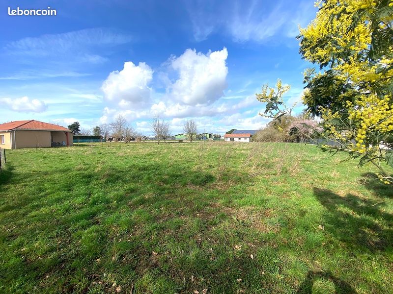 Terrain 1 907 m² Aire Sur L Adour · à Aire-sur-l'Adour · 29 000 €