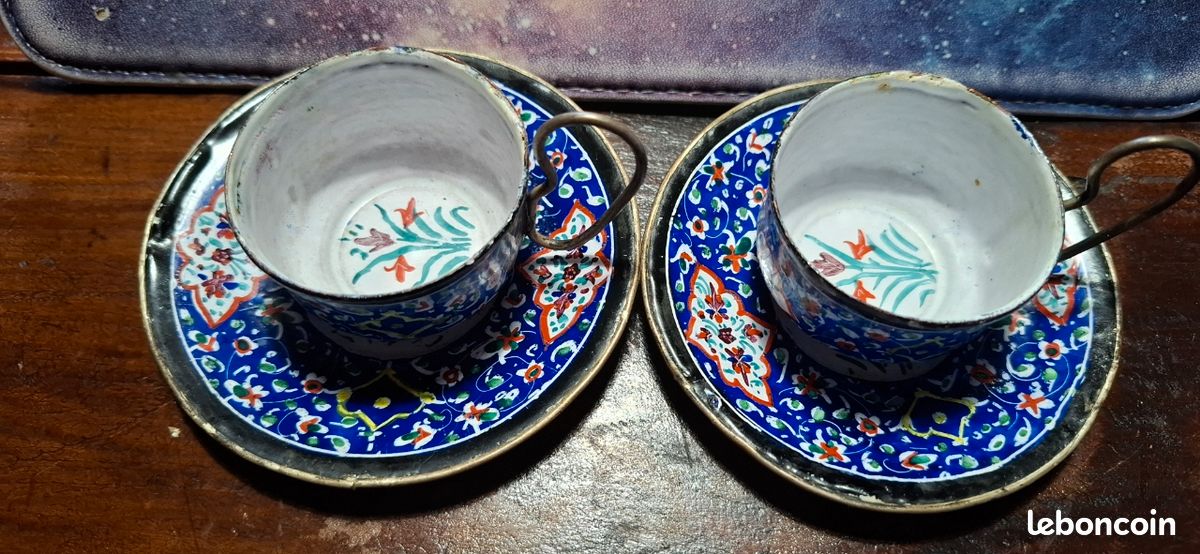 Cafetière Art Déco, tôle émaillée bleue de brins de muguet